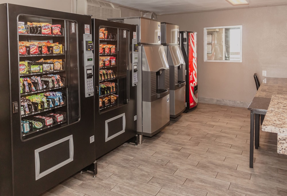 Econo Lodge Inn & Suites Yuma 33/47