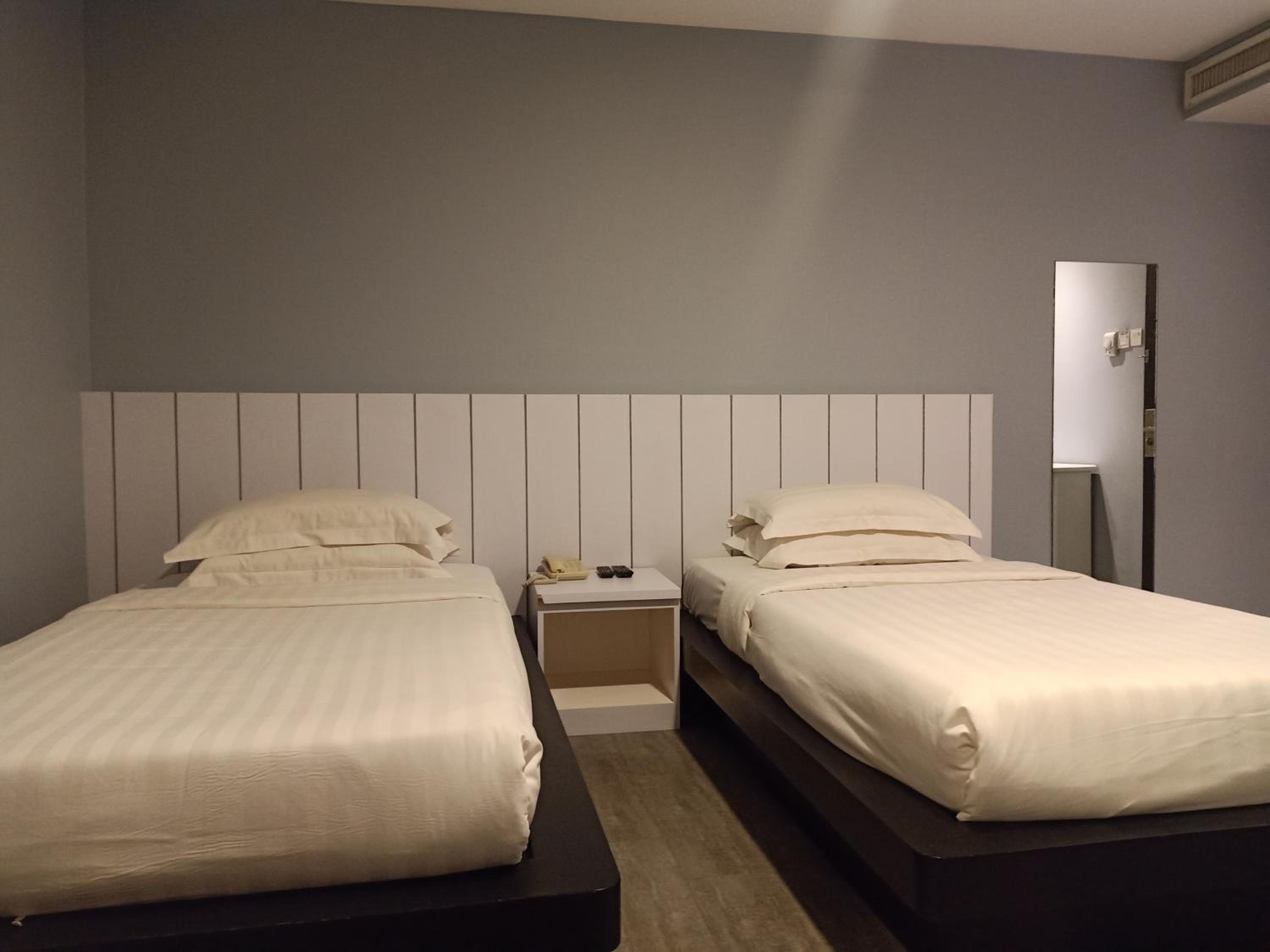 Deluxe, Single Bed, No Window