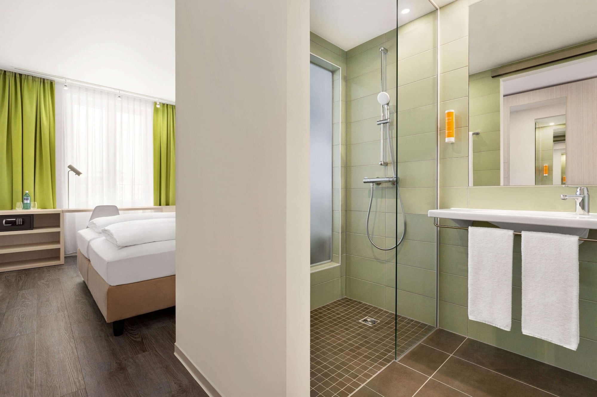 غرفة قياسية بسريرين منفصلين، Super 8 by Wyndham Chemnitz 8/9