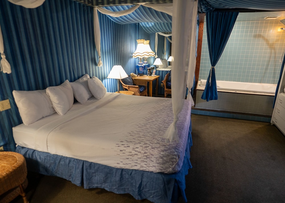 Arabian, Downstairs, King Bed
