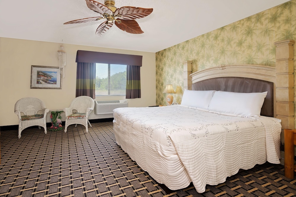 Theme, Studio, Suite, King Bed, North Wing