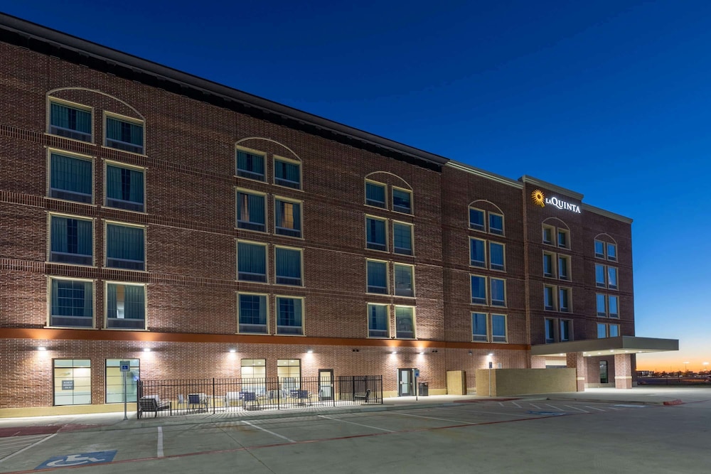 La Quinta Inn & Suites by Wyndham Frisco 2/39