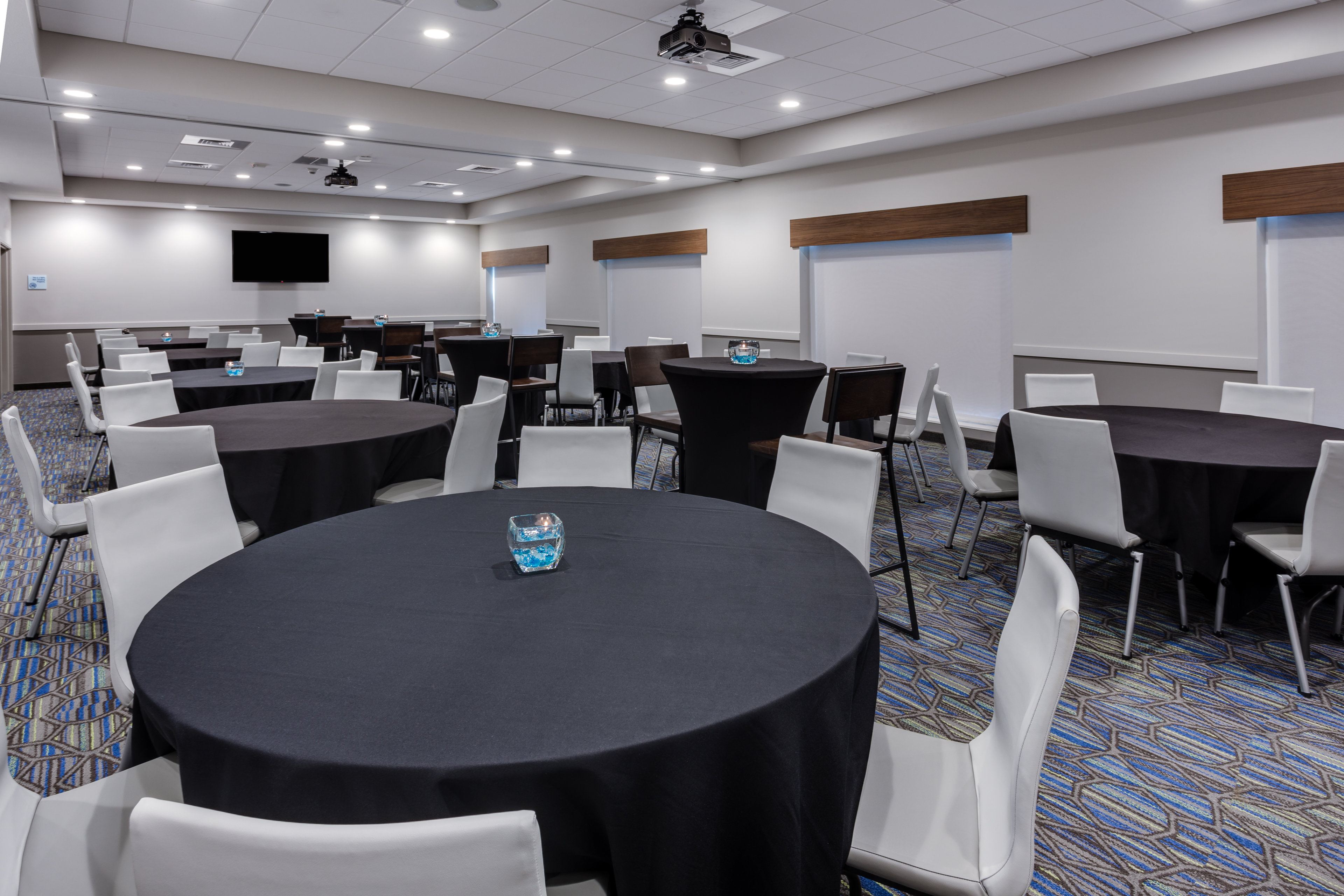 Holiday Inn Express Suites Rice Lake 60/72