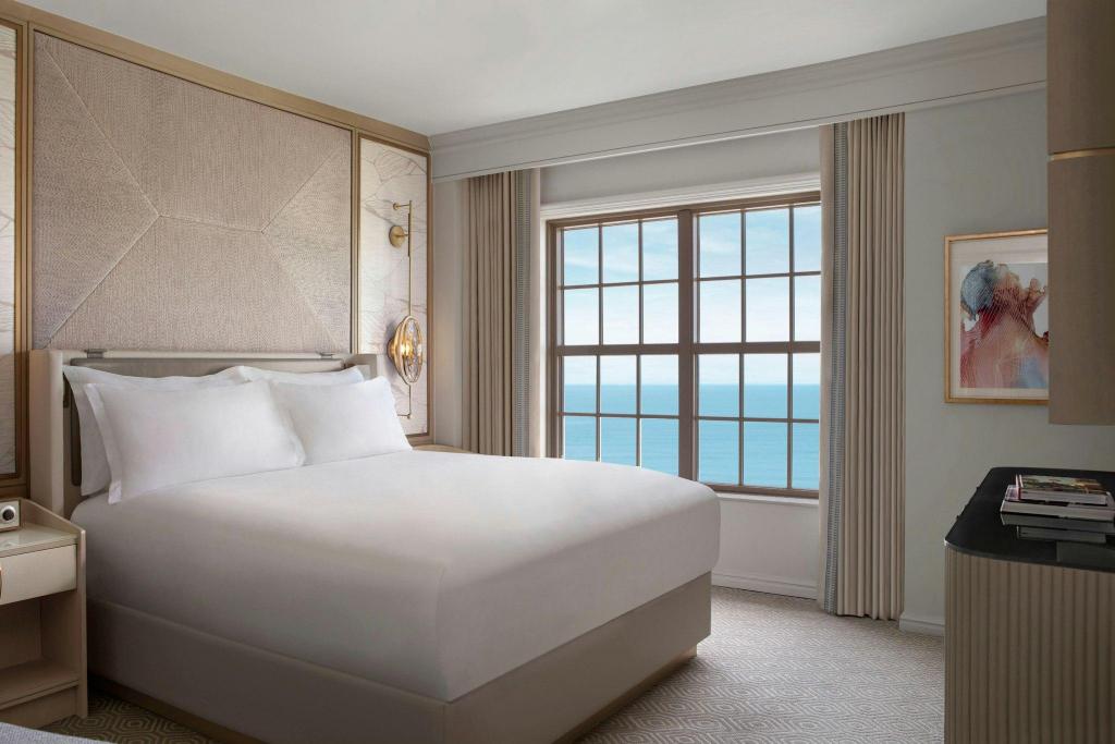 1 Bedroom, Club, Suite, King Bed, Ocean Front, Sofa, Balcony, Club Lounge Access