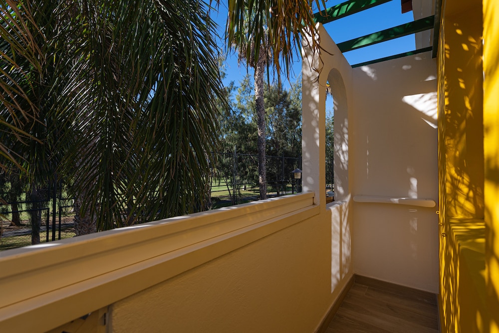 Cordial Green Golf Bungalows 55/60