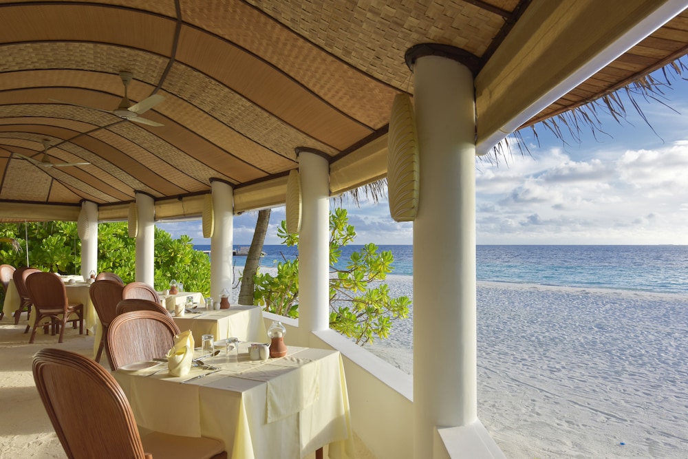 Angaga Island Resort And Spa 27/57