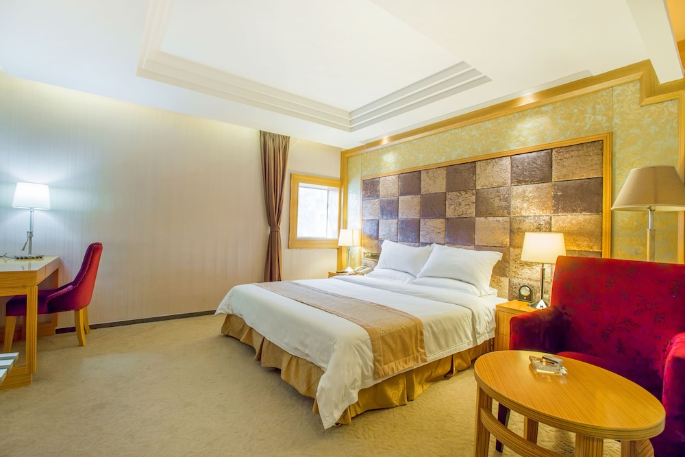 Louis Hotel Zhongshan 23/40