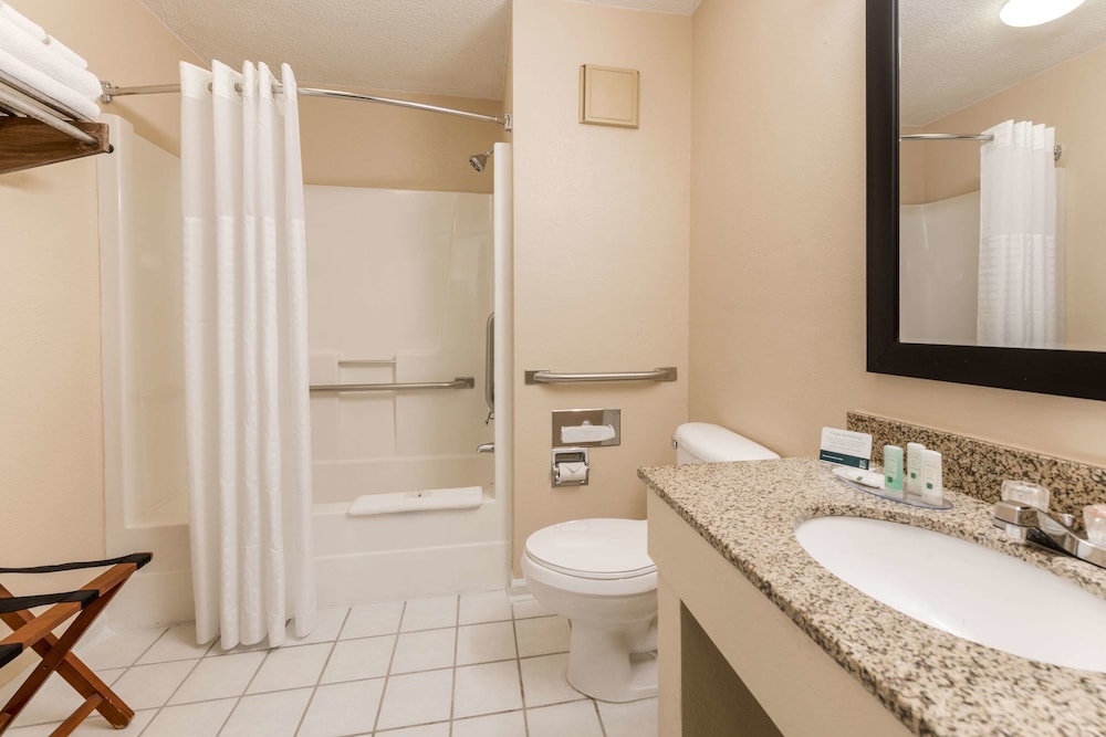 Quality Inn & Suites Portage Central 13/53
