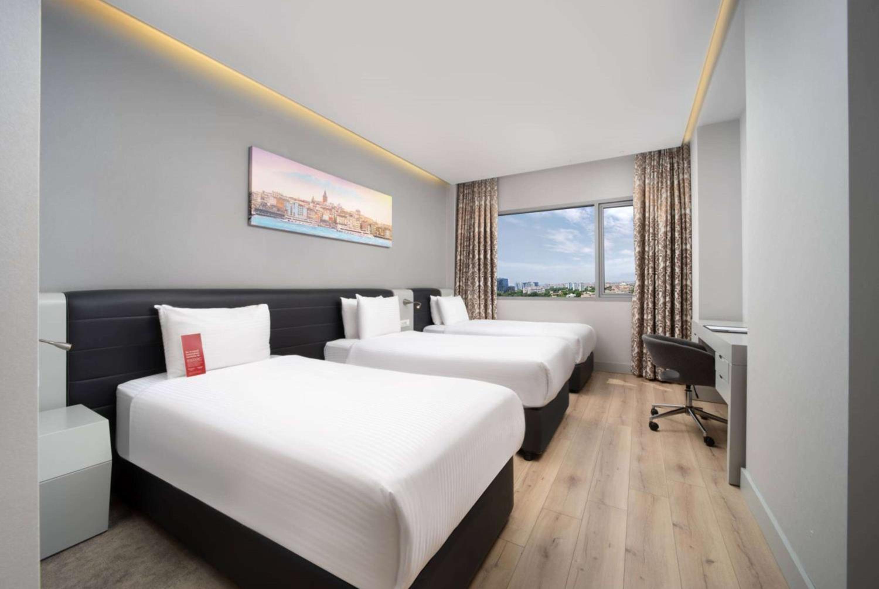Standard, Triple, City View