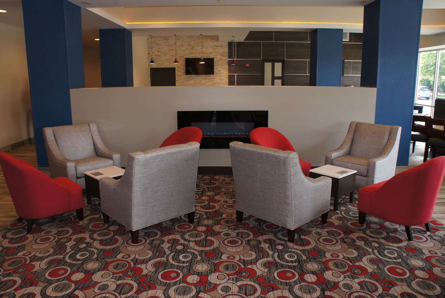 La Quinta Inn & Suites by Wyndham Bloomington 48/64