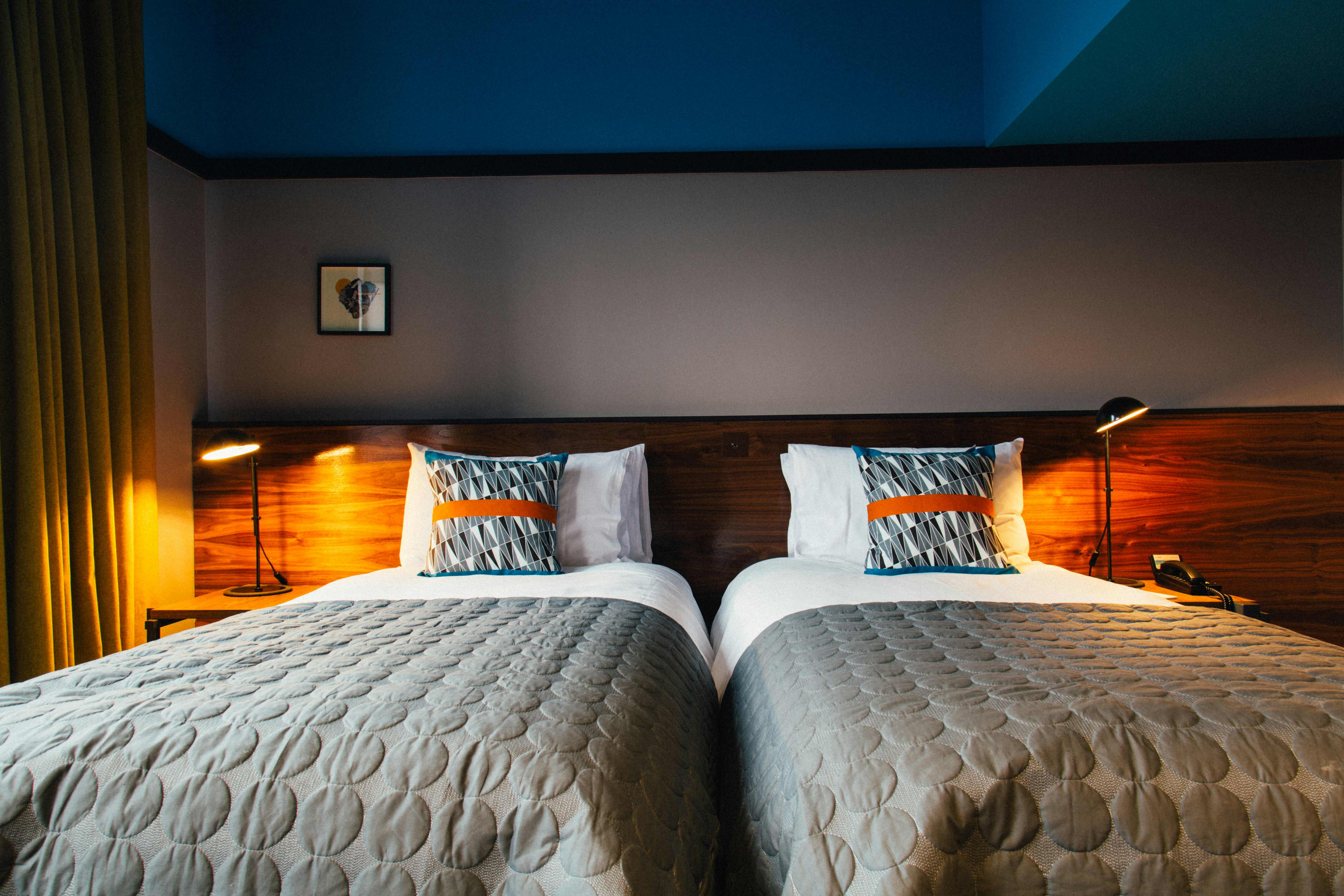 COMFY, TWIN BEDS