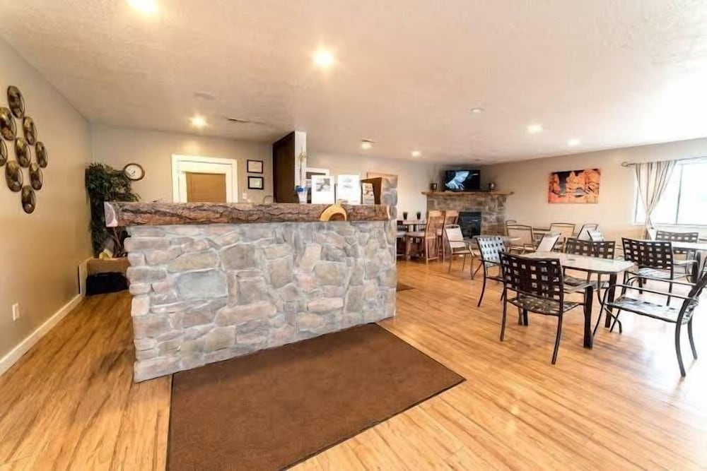 Red Ledges Inn 14/50