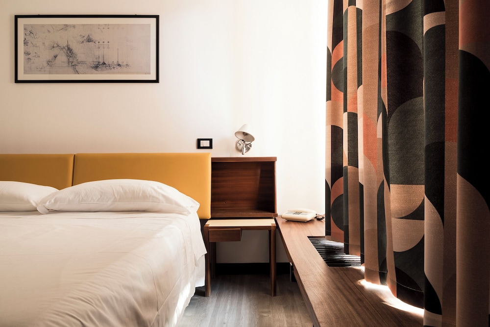 Boite Hotel 12/50