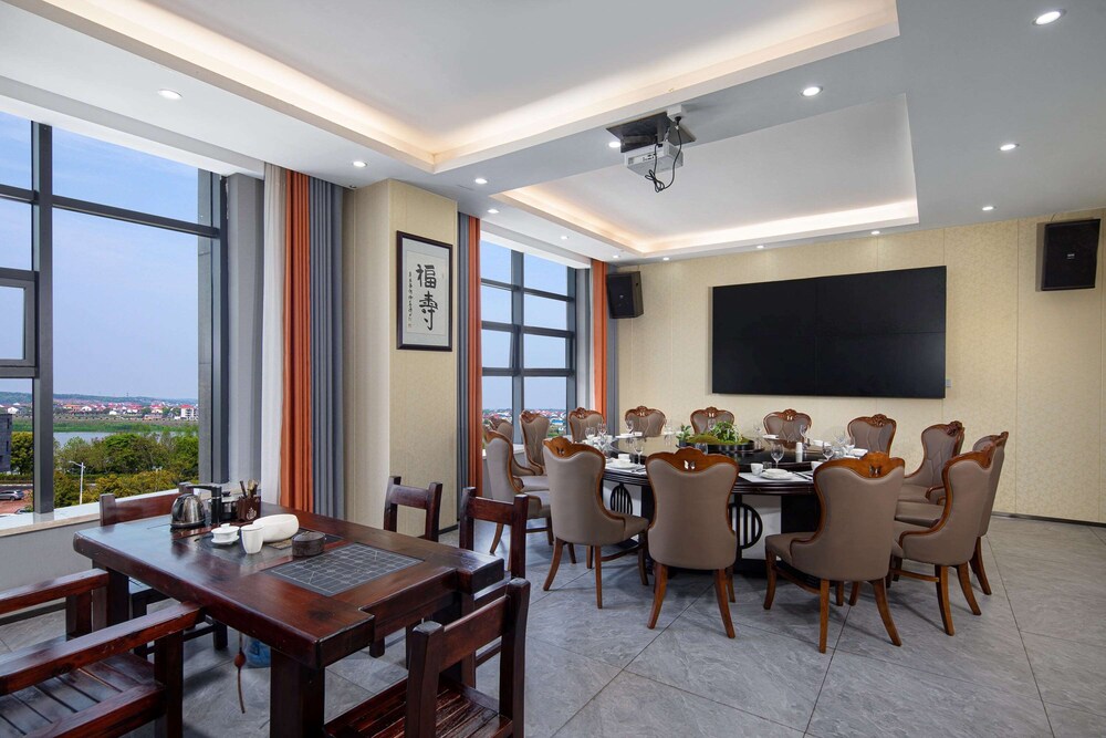 Microtel by Wyndham Miluo Downtown Hotel 12/15