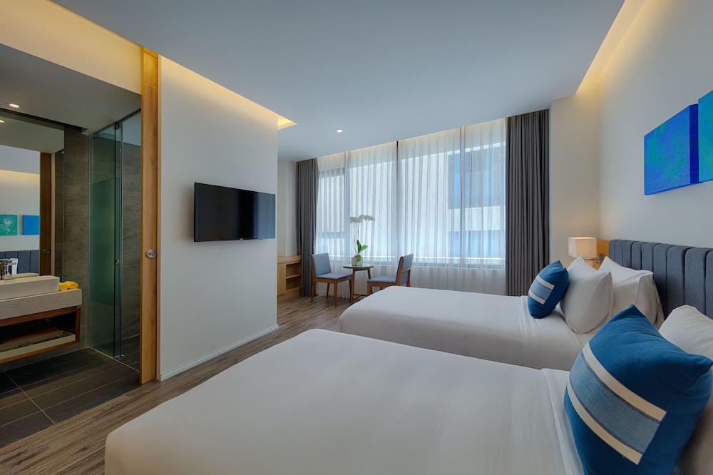 غرفة ديلوكس بسرير كوين، Parosand Danang Hotel 7/10