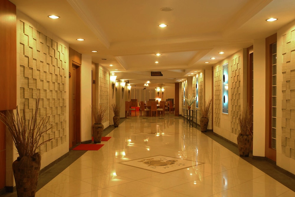 Pines Garden Resort 12/46