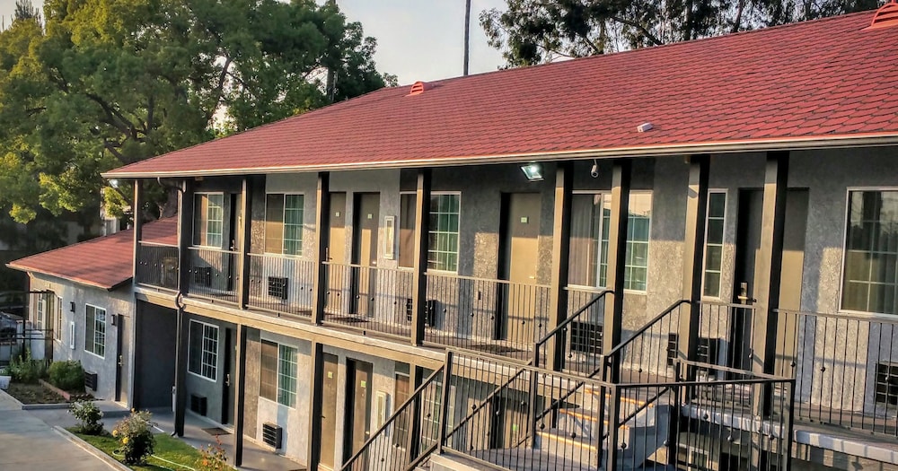 Jewel City Inn 2/30
