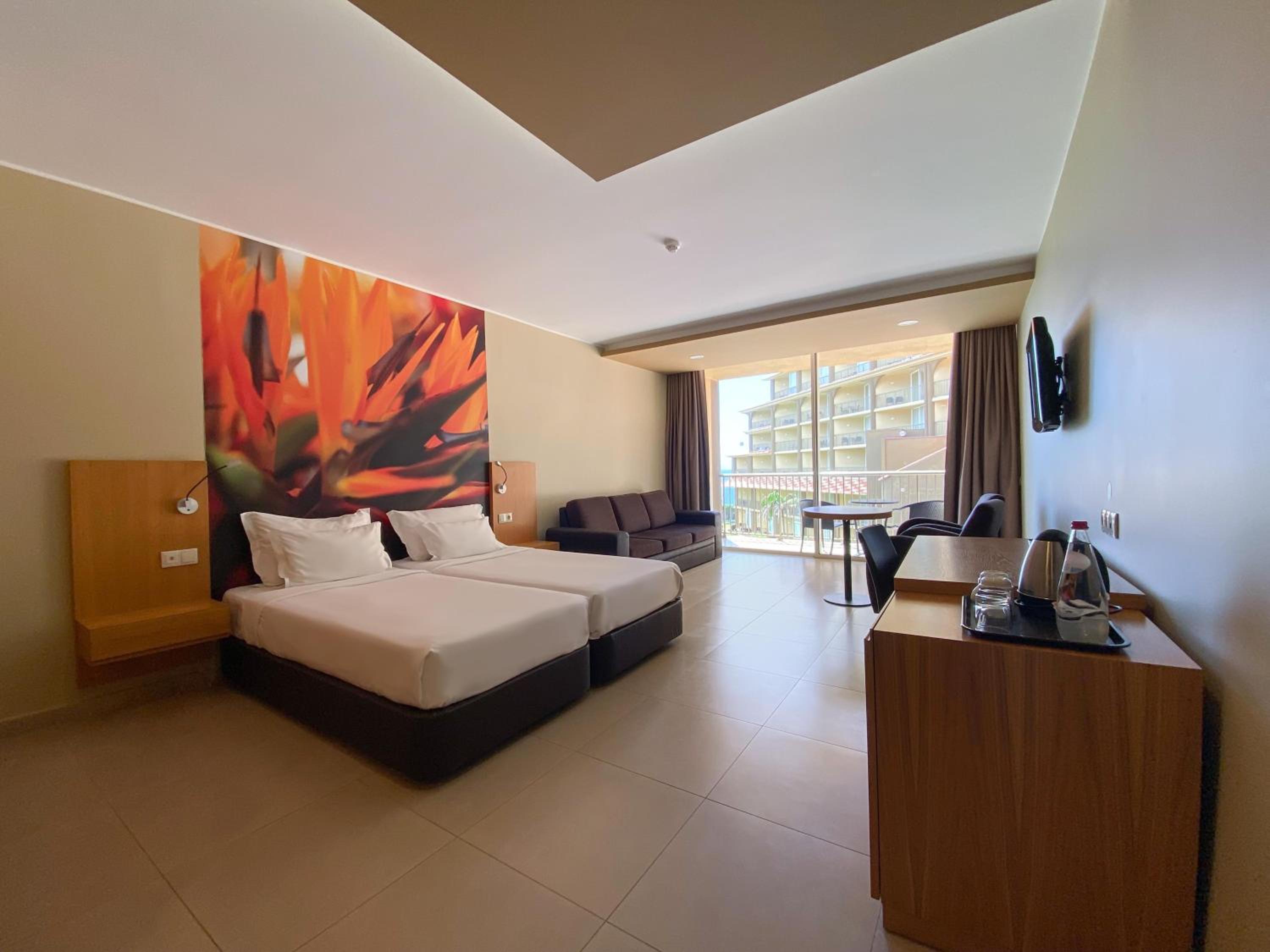 Room, Double or Twin Bed, Partial Sea View