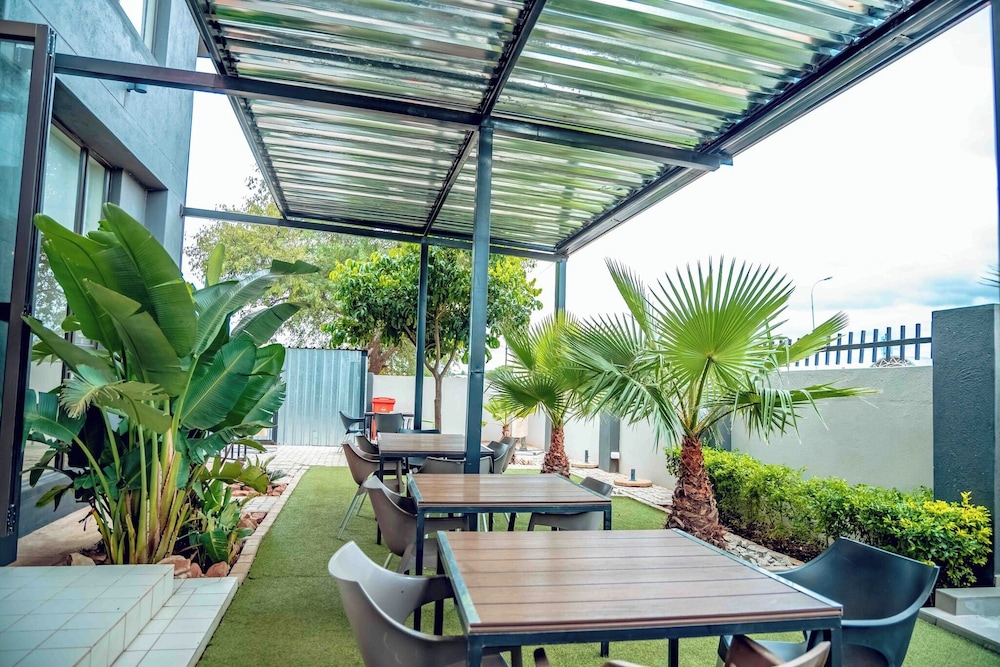 Cycad Palm Hotel 26/50