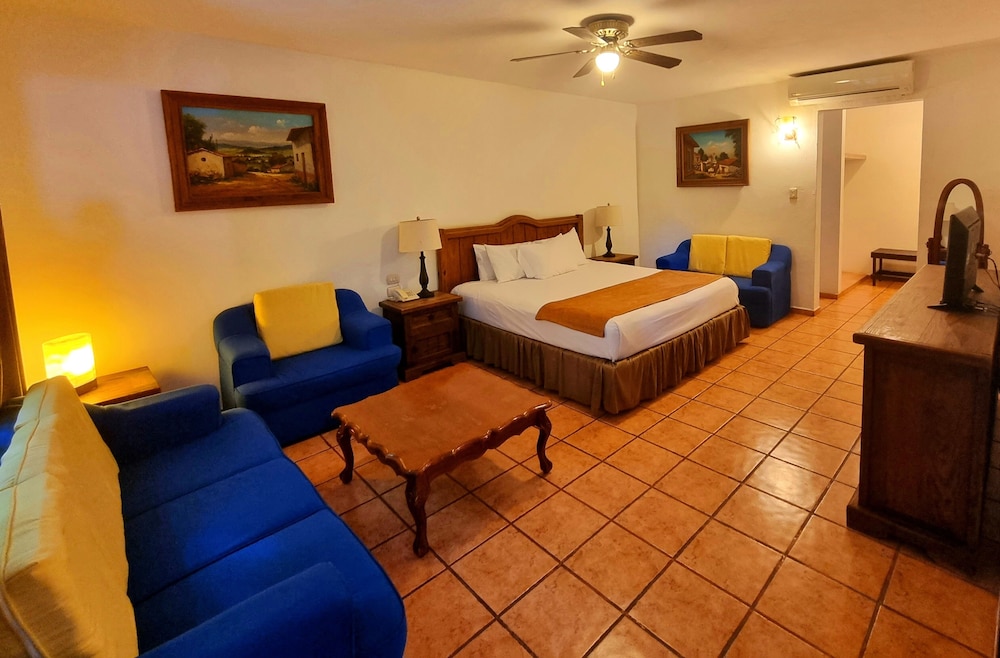 Hotel Holly 19/50