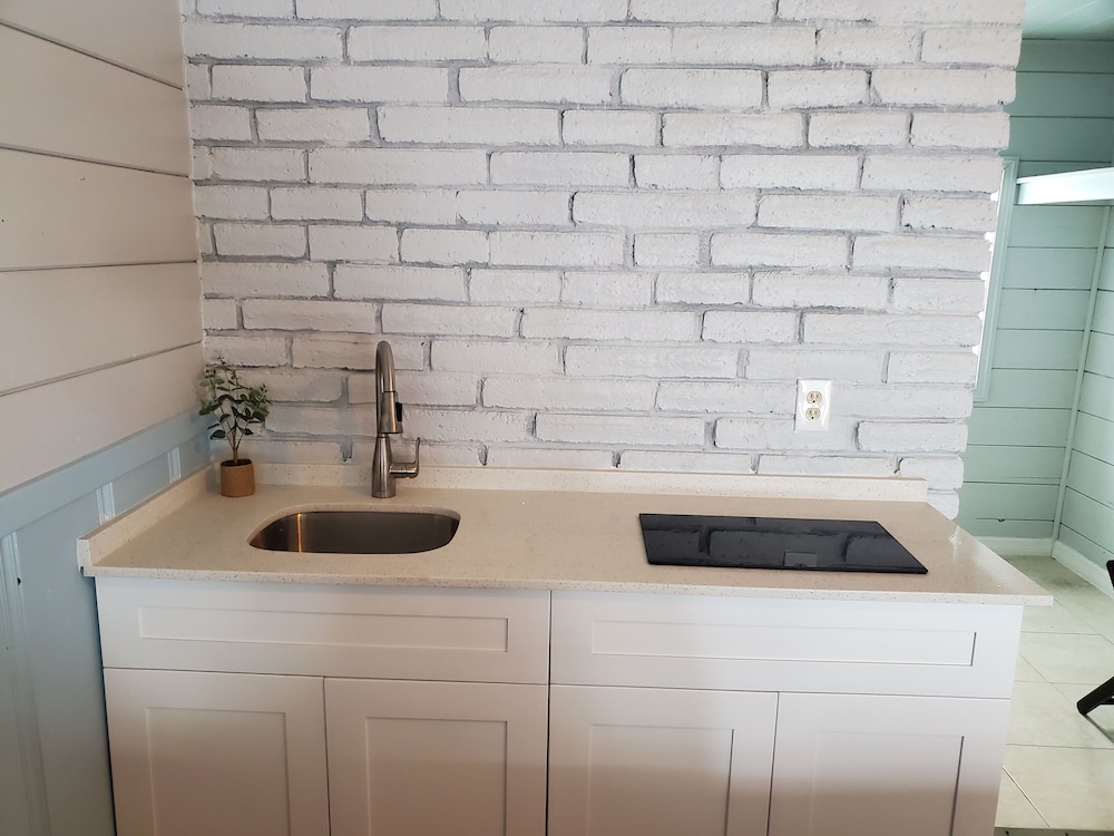 Hollywood Gardens Inn and Suites 16/16