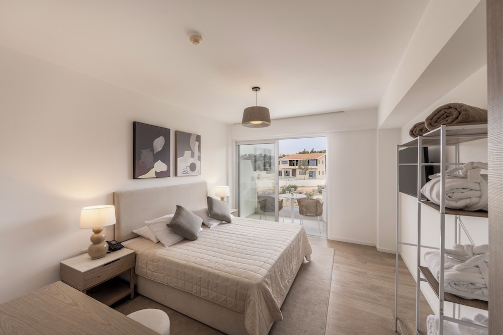 DELUXE, SUITE, MOUNTAIN VIEW, BALCONY
