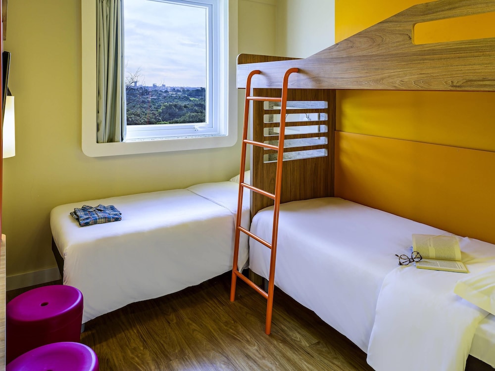 APARTMENT, TWIN BEDS