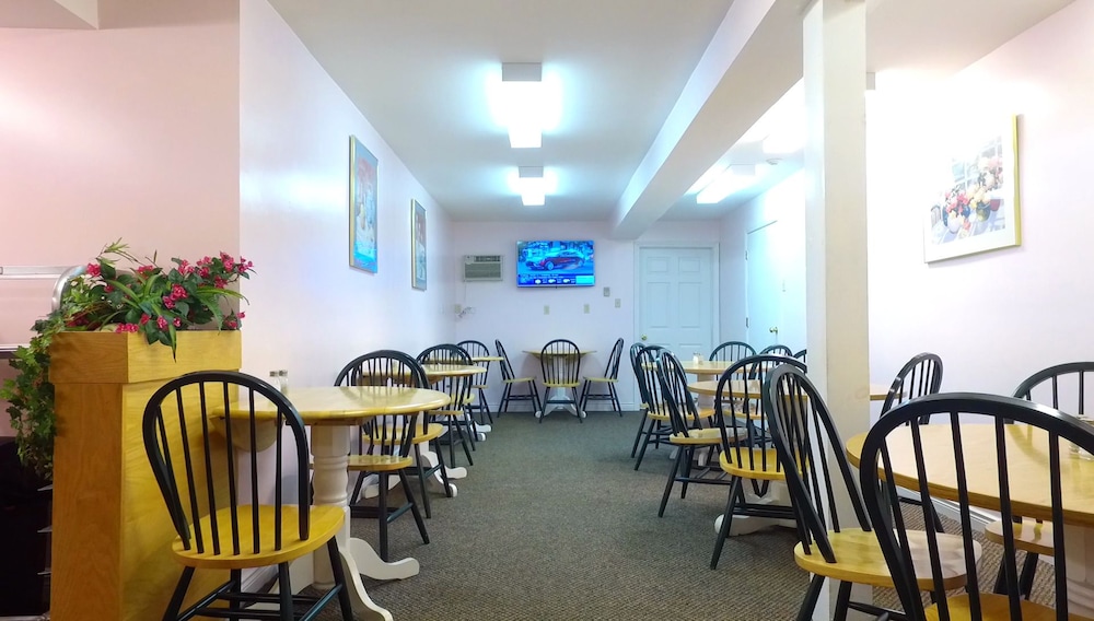 Econo Lodge Inn Suites Saint John 32/38