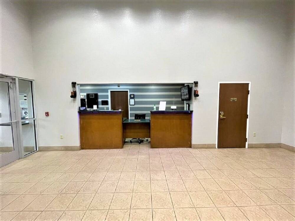 Star City Inn Suites 9/45