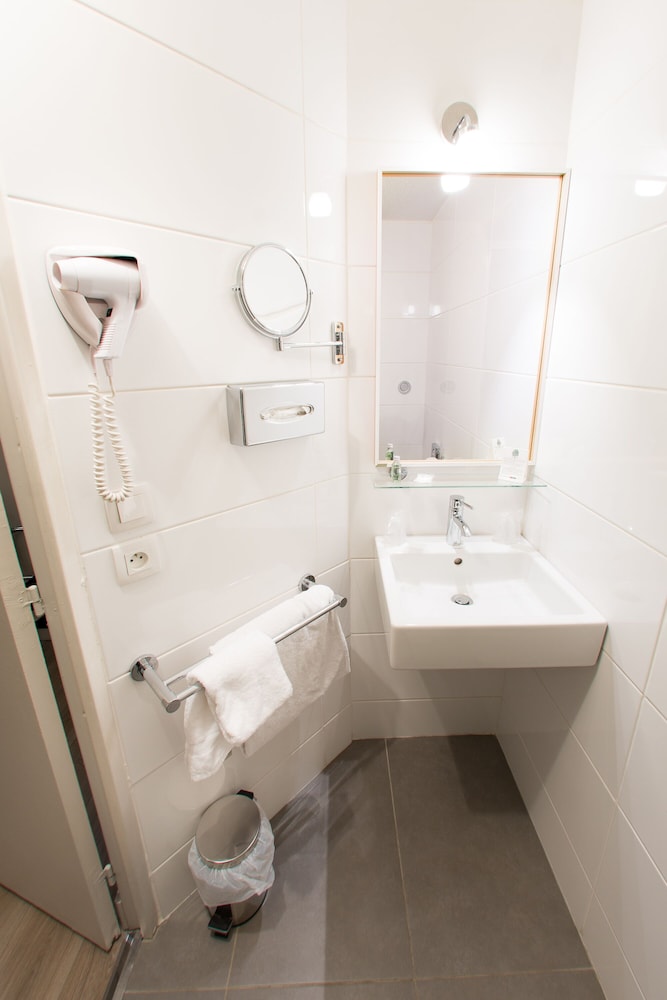 Comfort Hotel Cergy Pontoise Comfort FR06 35/36