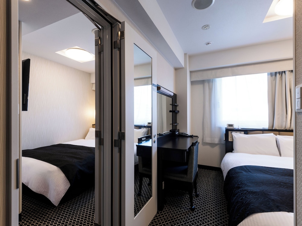 Connecting, Single, 2 Double Beds