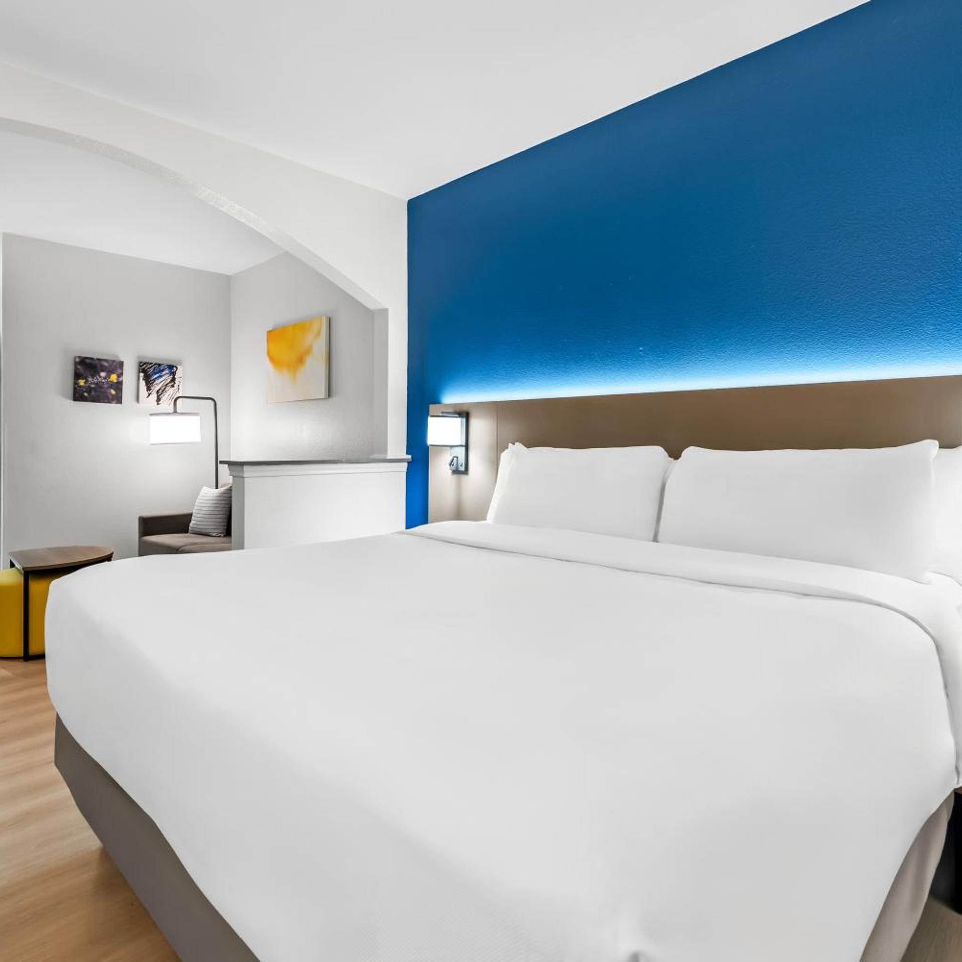 Efficiency, Suite, King Bed