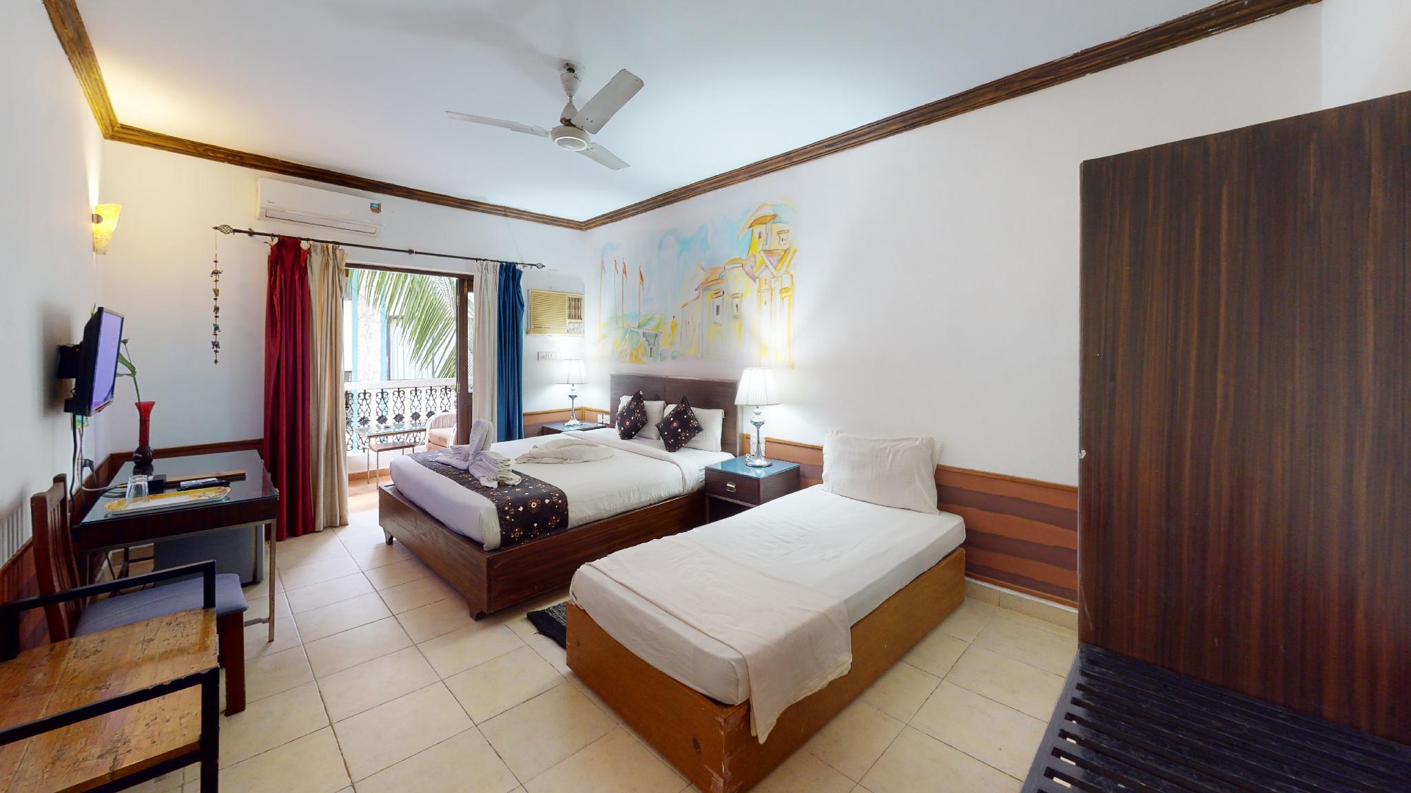 Super, Deluxe, 1 King and 1 Single Beds