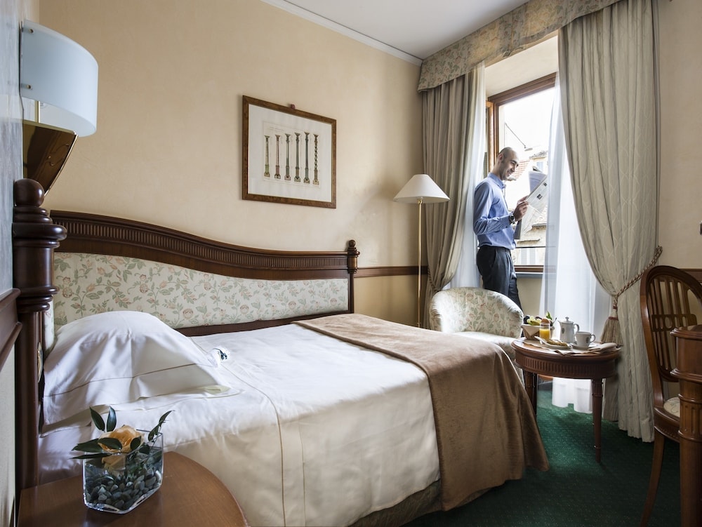 ROOM, SINGLE