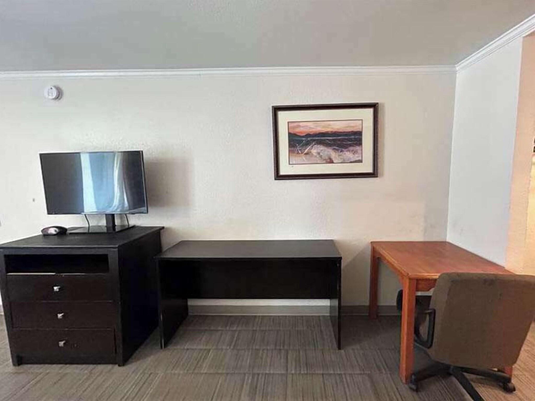 Studio6 Fort Worth, TX - Downtown East 23/36