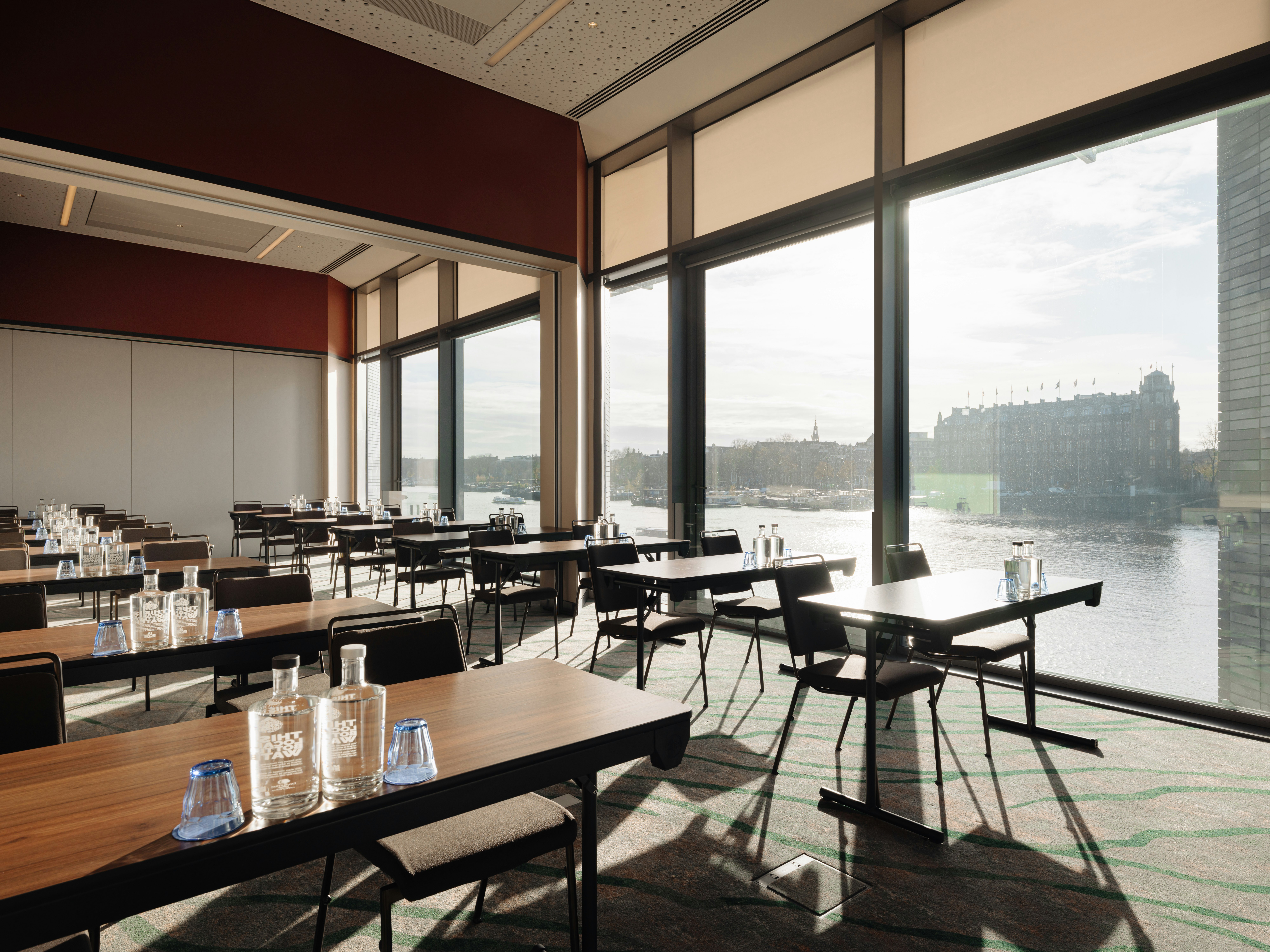 Doubletree By Hilton Amsterdam Centraal Station 57/88