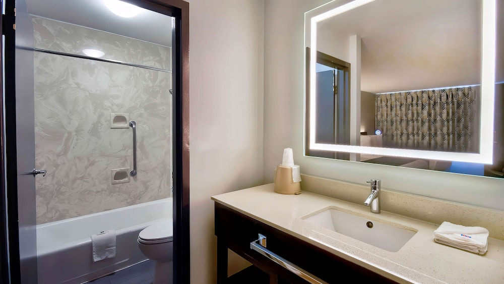 Motel6 Louisville, KY - Airport - Fair Expo 22/26
