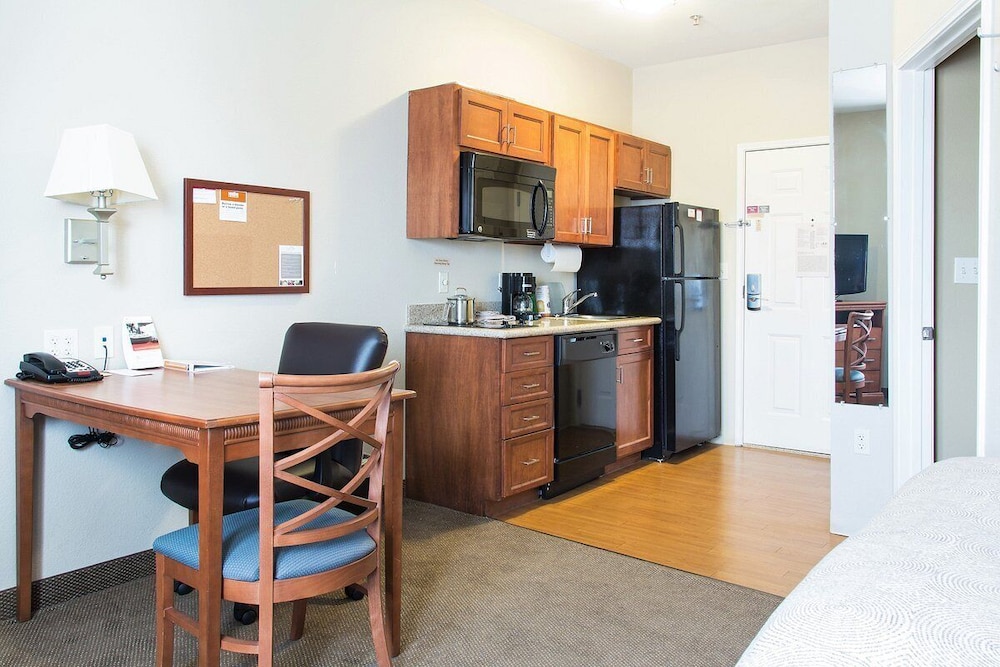 Woodland Suites (ex. Candlewood Suites Weatherford) — photo 4