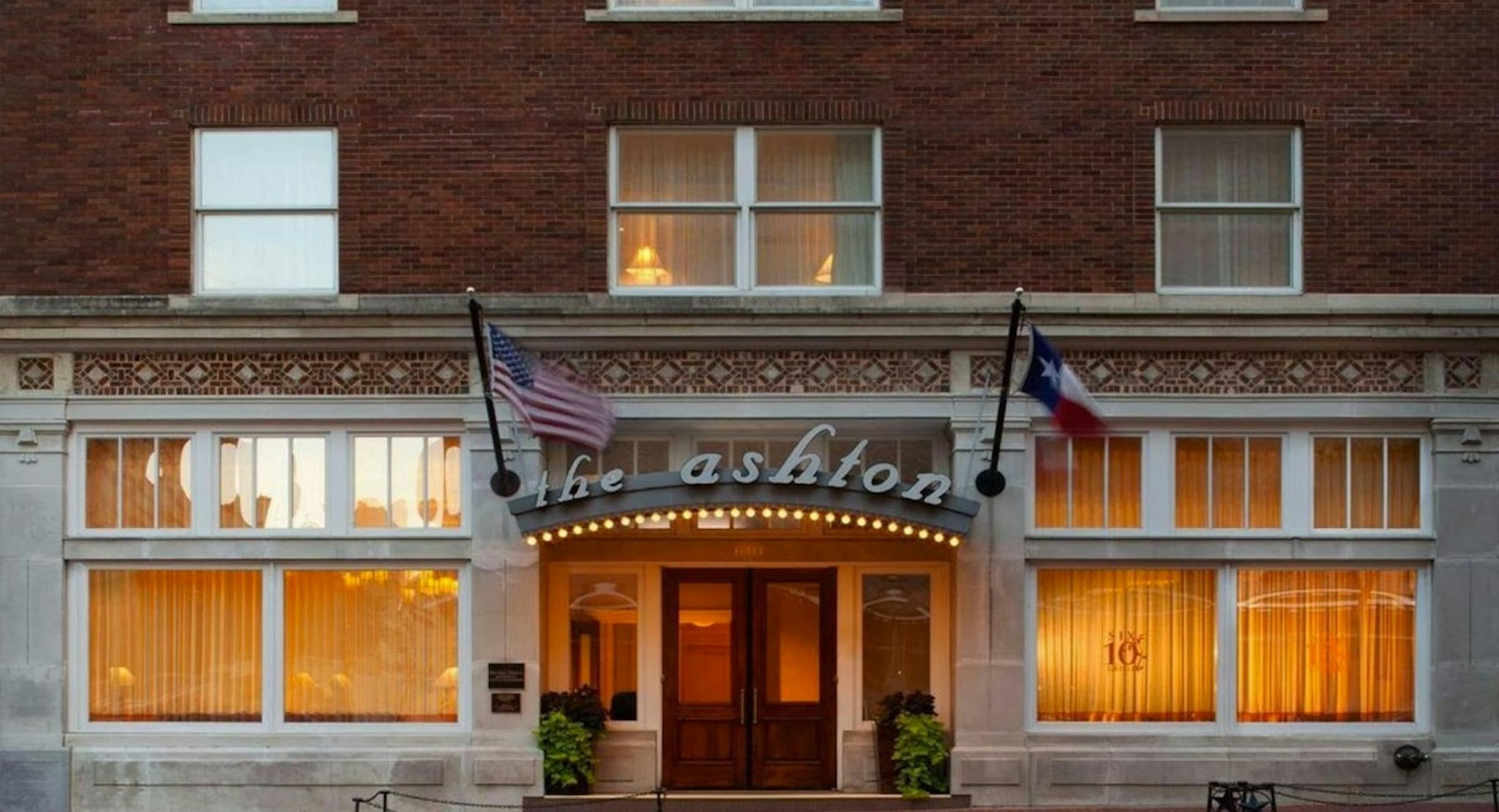 The Ashton Hotel 2/38