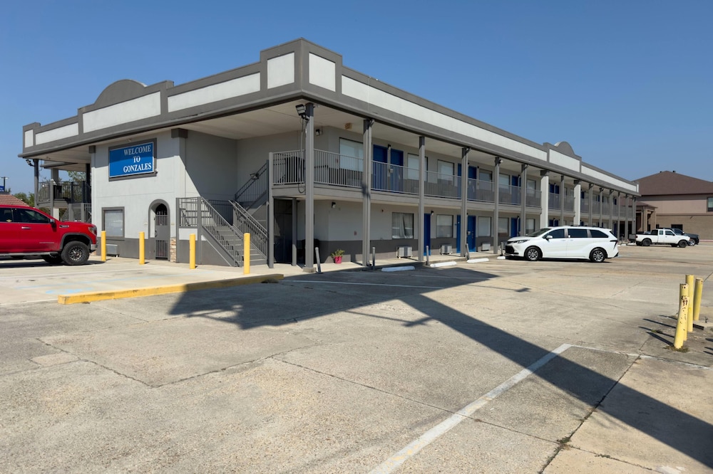 Days Inn By Wyndham Gonzales 40/50