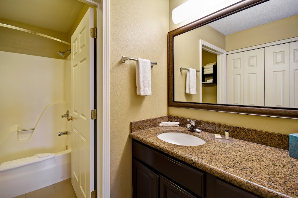 Staybridge Suites Grand Rapids-Kentwood 11/58