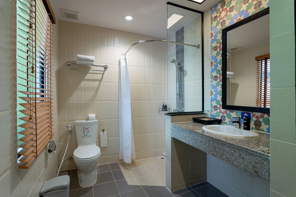 Deevana Patong Resort and Spa 67/68