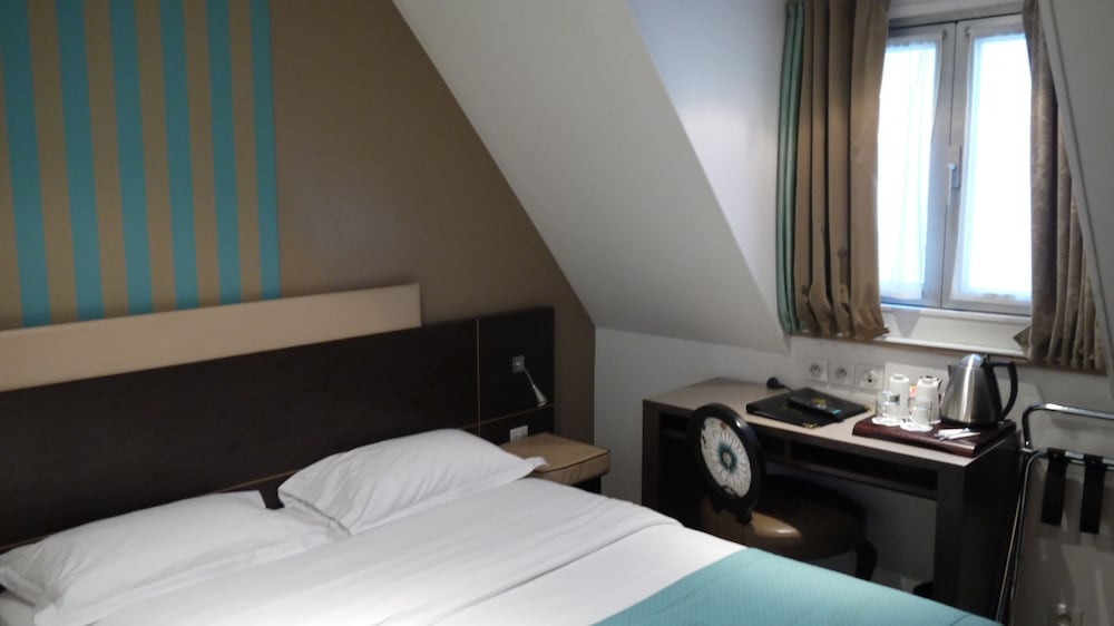 Hotel Star Champs Elysees 11/47