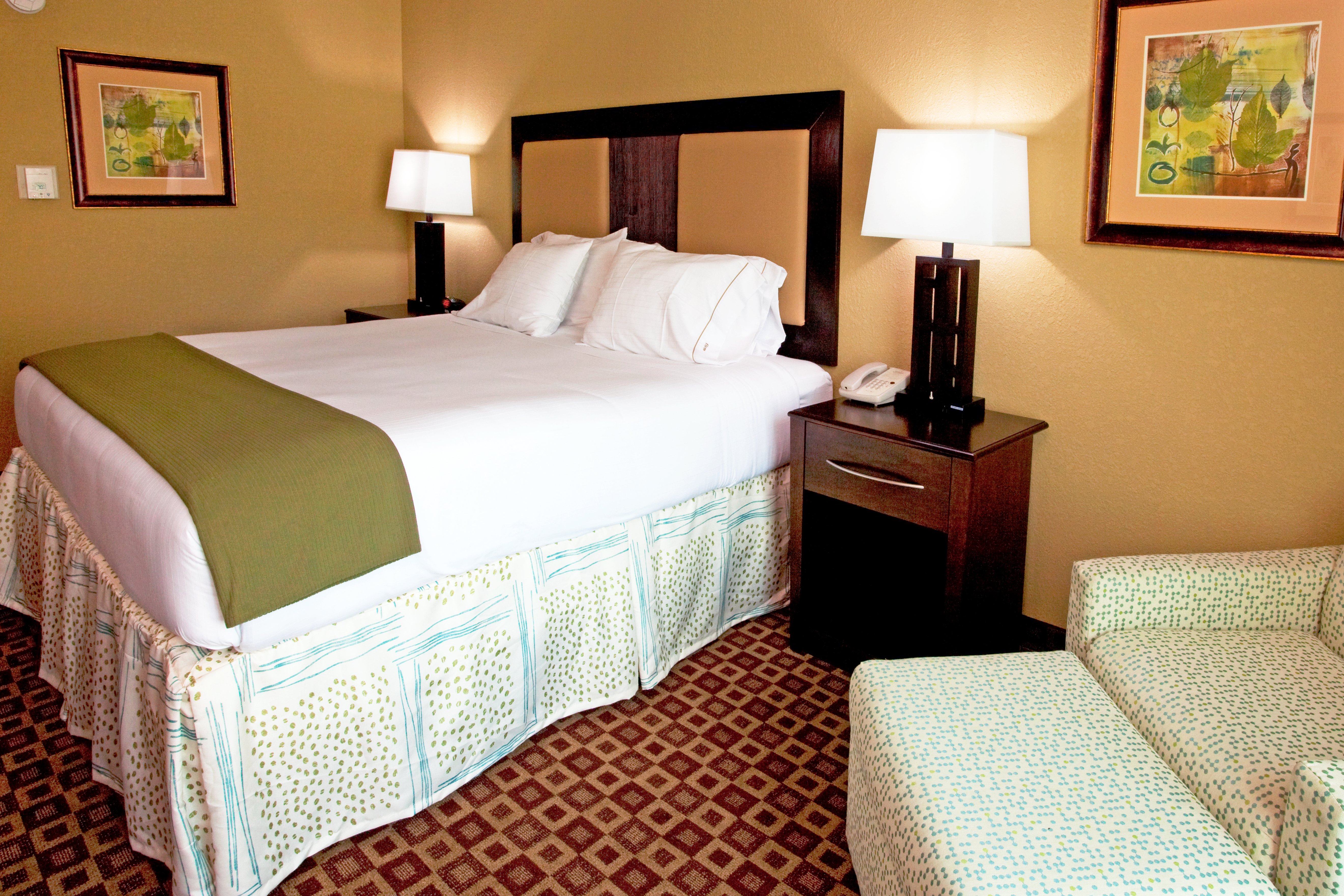 Holiday Inn Express Hotel & Suites Chaffee - Jacksonville West 32/49