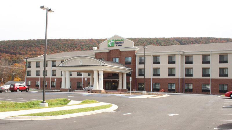 Holiday Inn Express Suites La Vale Cumberland 4/59