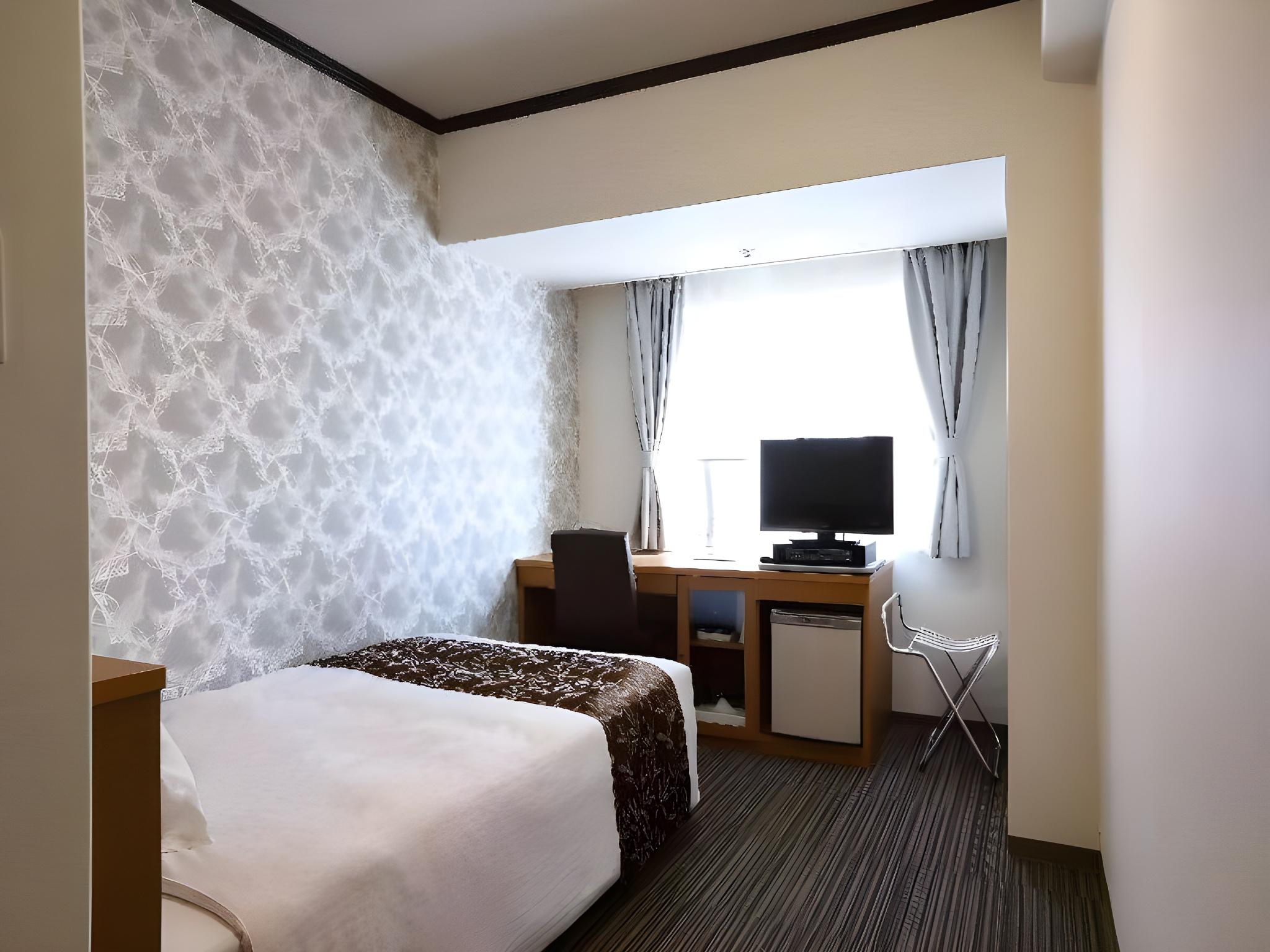 Semi Room, Semi Double Bed, Smoking