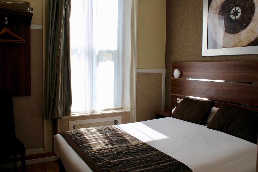 Huttons Hotel, Victoria London 8/63