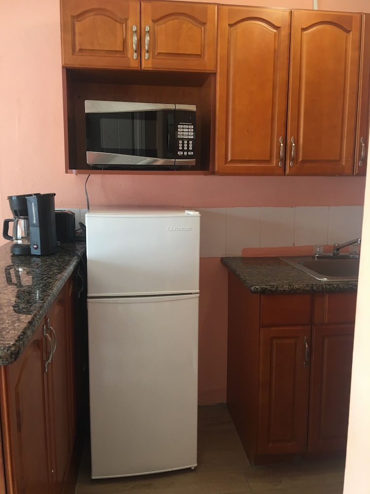 Coral Harbour Beach House And Villas 4/50