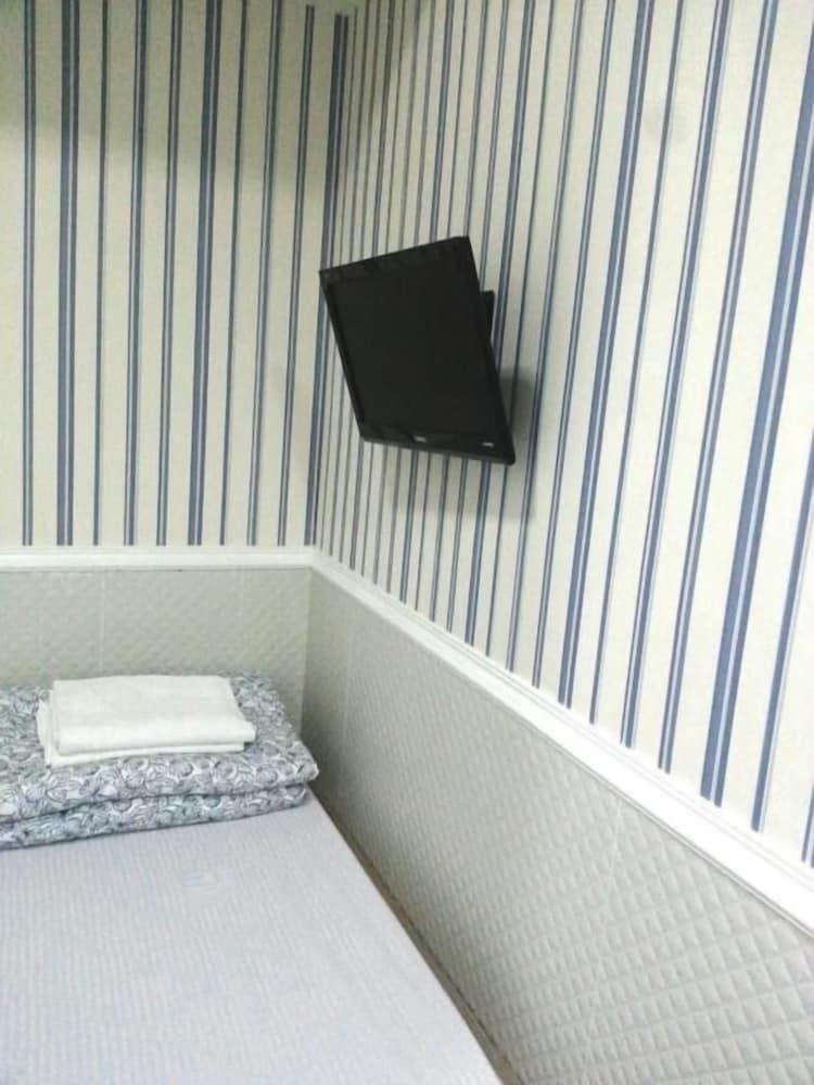 K & B Hostel 33/64