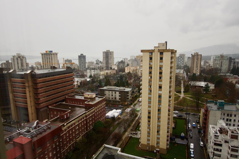 Century Plaza Hotel & Spa 4/74